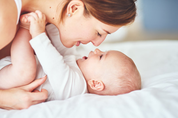 哺乳期妈妈发烧了怎么办？还能继续喂奶吗？