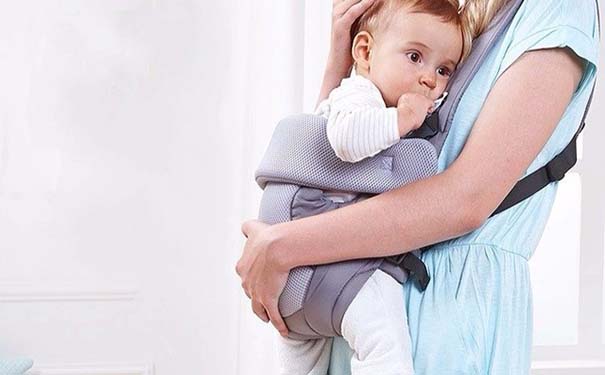 婴儿背带的使用方法